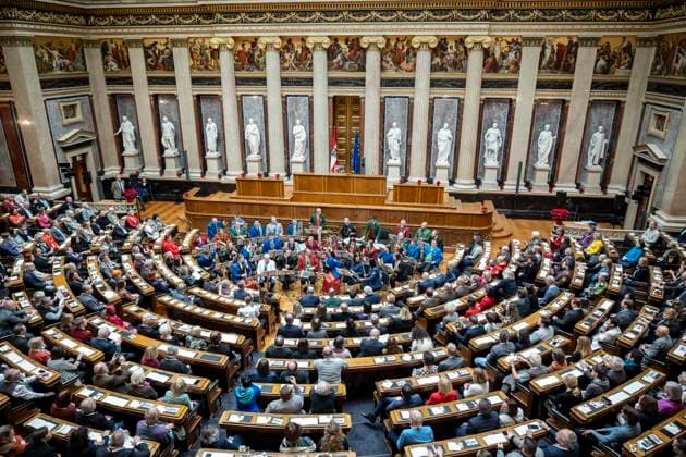 Wien, Österreich. 18. Dezember 2023. Österreichischer Blasmusikverband sorgt für Musikalische Umrahmung beim Weihnachtskonzert im historischen Sitzungssaal der Bundesversammlung anlässlich des Schwerpunktes Ehrenamt.