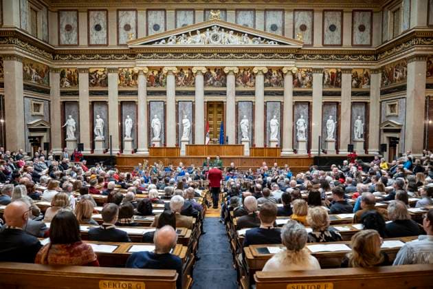 Wien, Österreich. 18. Dezember 2023. Österreichischer Blasmusikverband sorgt für Musikalische Umrahmung beim Weihnachtskonzert im historischen Sitzungssaal der Bundesversammlung anlässlich des Schwerpunktes Ehrenamt.