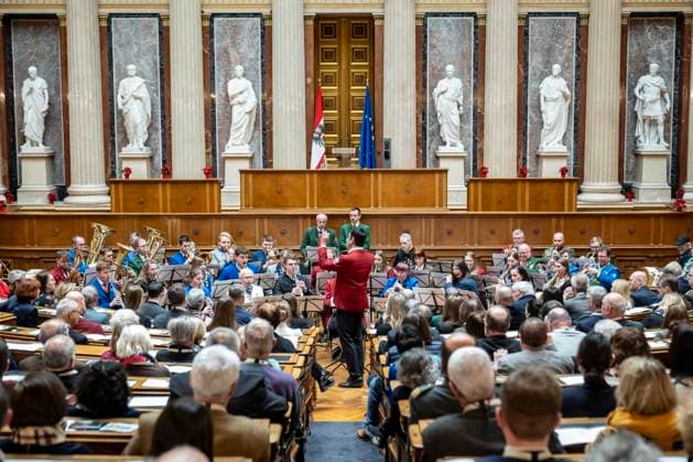 Entertainment Bilder des Tages Wien, Österreich. 18. Dezember 2023. Österreichischer Blasmusikverband sorgt für Musikalische Umrahmung beim Weihnachtskonzert im historischen Sitzungssaal der Bundesversammlung anlässlich des Schwerpunktes Ehrenamt.