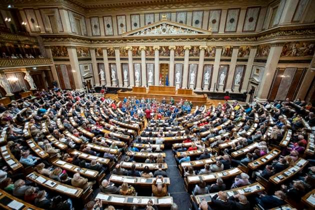 Wien, Österreich. 18. Dezember 2023. Österreichischer Blasmusikverband sorgt für Musikalische Umrahmung beim Weihnachtskonzert im historischen Sitzungssaal der Bundesversammlung anlässlich des Schwerpunktes Ehrenamt.