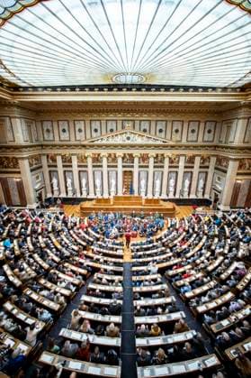 Wien, Österreich. 18. Dezember 2023. Österreichischer Blasmusikverband sorgt für Musikalische Umrahmung beim Weihnachtskonzert im historischen Sitzungssaal der Bundesversammlung anlässlich des Schwerpunktes Ehrenamt.