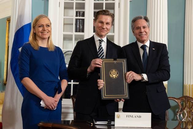 News Themen der Woche KW51 News Bilder des Tages December 18, 2023, Washington, District Of Columbia, USA: Secretary ANTONY J. BLINKEN, right, participates in a Defense Cooperation Agreement Signing Ceremony with Finnish Foreign Minister ELINA VALTONEN, left, and Finnish Defense Minister ANTTI HAKKANEN, middle, at the Department of State. Washington USA - ZUMA 20231218_int_z03_031 Copyright: xChuckxKennedy StatexDepartmentx