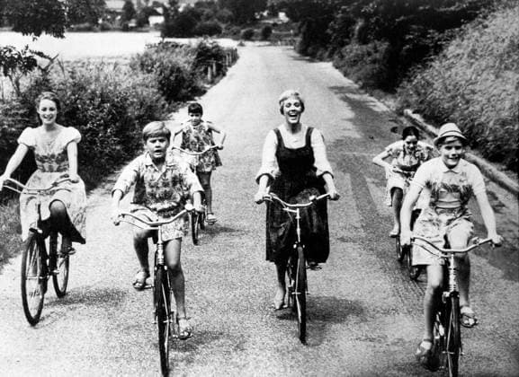 Julie Andrews and Children, on-set of the Film, The Sound of Music , 1965  Copyright: xABxArchivex jtv003982