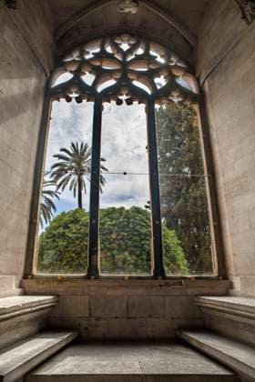 Inside Palma de Mallorca Lonja. Majorca gothic architecture. Main facade of the market of the gothic civil. Balearic islands Spain. La Lonja de Palma de Mallorca or Sa Llotja is one of the masterpieces of Gothic architecture in Mallorca. It was built by Guillem Sagrera between 1420 and 1452 and was the headquarters of the College of Merchants. The interior of this market is made up of four naves of the same height separated by six helical columns without a capital, which were later imitated in the Valencia market, the church of Santiago de Villena and the base of the towers of San Giorgio del Castel Nuovo. of Naples, also the work of Guillem Sagrera, although all of them were inspired by the chapter house of the Convent of Santo Domingo in Copyright: xSergixReboredox xVWPicsx SRE-FY1110