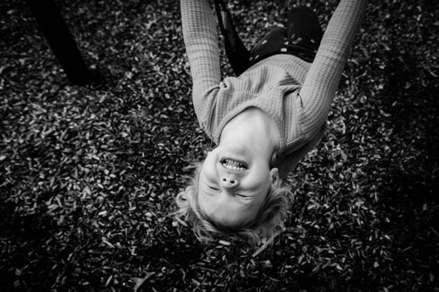 Creative Highlights Symbolbilder Happy young child playing on swings Olive Branch, Illinois, United States CR_WEKW231219-1309974-01 ,model released, Symbolfoto