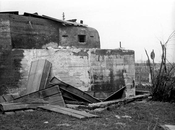 The Great Patriotic War 882362 19.04.1945 The Great Patriotic War of 1941-1945. Fortified area on the way to Berlin. Reinforced concrete pillbox camouflaged as a residential building. 1945 Knorring Sputnik Germany  Copyright: xKnorringx