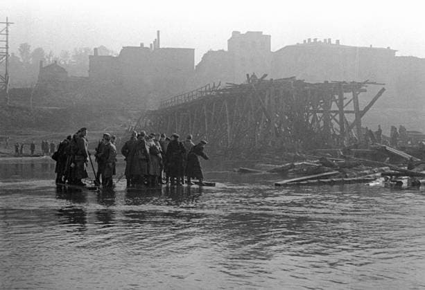 WWII RIVER SOLDIERS BANK 1208 25.09.1943 Soviet soldiers crossing the Dnieper River. The Western Front. Mikhail Savin Sputnik Smolensk Russia  Copyright: xMikhailxSavinx