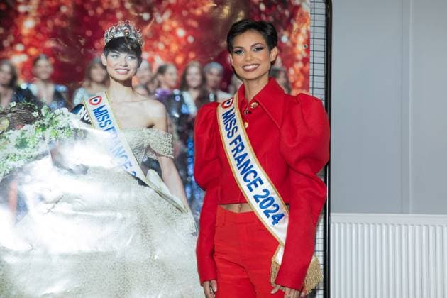 Bilder des Jahres 2023, Entertainment 12 Dezember Entertainment Themen der Woche KW51 Entertainment Bilder des Tages New Elected Miss France Eve Gilles Going Back In Her Hometown Village - Quaedypre New elected Miss France Eve Gilles going back in her hometown village today for a special day with press conference and events, on 20 december, in Quaedypre, Pas-de-Calais, France. Photo by Sebastien CourdjiABACAPRESS.COM Quaedypre France  Copyright: xCourdjixSebastien ABACAx