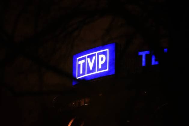 Media Plurality Protest At The National Broadcaster TVP s Headquarter. Poland s State-owned broadcaster TVP signage is pictured at their headquarter in Warsaw, Poland, on December 20, 2023. Since Tuesday, December 19 politicians from the previously ruling party PiS (Law and Justice) are occupying Poland s state-owned broadcaster TVP (Telewizja Polska) after the newly elected pro-European government appointed a new chief in order to free the media from the previous party s political control and restore they integrity and objectivity. Warsaw Poland Copyright: xAleksanderxKalkax
