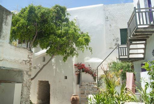 Traditional village houses on the beautiful Greek island of Folegandros. Picture taken in the historic Kastro. 393876 RECORD DATE NOT STATED