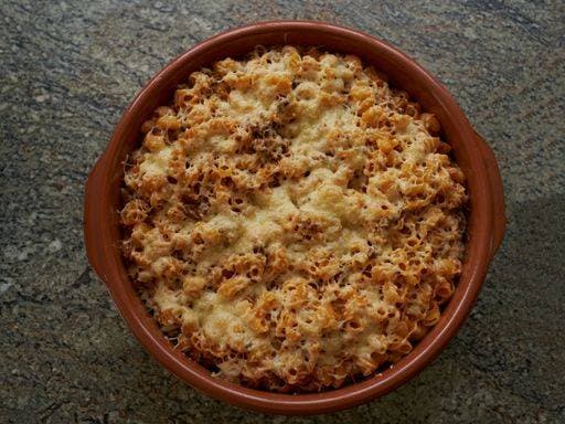 A top view of delicious macaroni cheese in a ceramic pan 439685 RECORD DATE NOT STATED