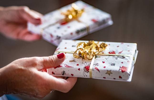 Geschenk verpacken - 22.12.2023 Geschenk *** Gift wrapping 22 12 2023 Gift