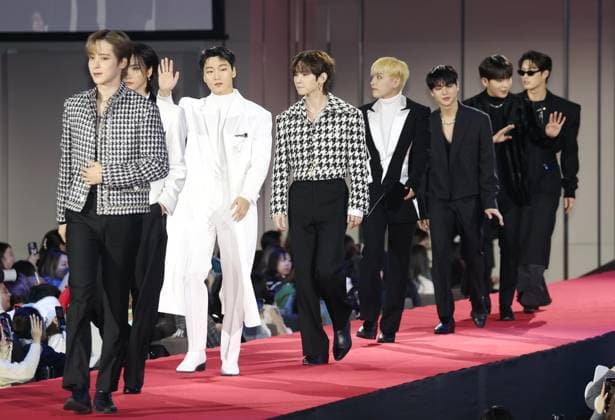 S. Korean boy group Ateez S. Korean boy group Ateez South Korean boy group Ateez walks on the red carpet at the 2023 SBS Music Awards in Incheon, west of Seoul, on Dec. 25, 2023. (Yonhap) 2023-12-26 11:57:03 < 1980-2023 YONHAPNEWS AGENCY. .> ÀÎo±¤¿ª½Ã EDITORIAL USE ONLY  Copyright: xx PYH2023122606530034400 YonhapxNewsx yonphotos226559