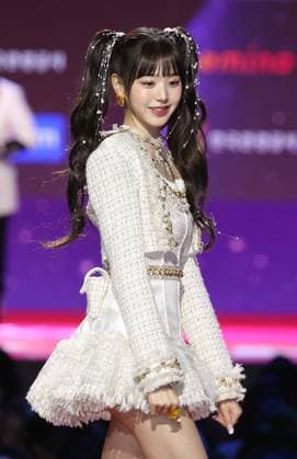 S. Korean girl group Ive S. Korean girl group Ive Jang Won-young, a member of South Korean girl group Ive, walks on the red carpet at the 2023 SBS Music Awards in Incheon, west of Seoul, on Dec. 25, 2023. (Yonhap) 2023-12-26 11:57:27 < 1980-2023 YONHAPNEWS AGENCY. .> ÀÎo±¤¿ª½Ã EDITORIAL USE ONLY  Copyright: xx PYH2023122606190034400 YonhapxNewsx yonphotos226574