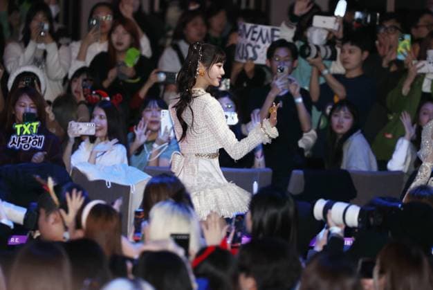 S. Korean girl group Ive S. Korean girl group Ive Jang Won-young, a member of South Korean girl group Ive, walks on the red carpet at the 2023 SBS Music Awards in Incheon, west of Seoul, on Dec. 25, 2023. (Yonhap) 2023-12-26 11:57:22 < 1980-2023 YONHAPNEWS AGENCY. .> ÀÎo±¤¿ª½Ã EDITORIAL USE ONLY  Copyright: xx PYH2023122606300034400 YonhapxNewsx yonphotos226576