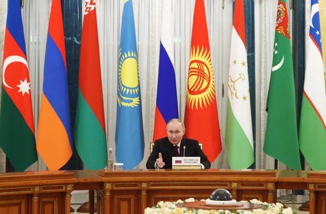 News Themen der Woche KW52 News Bilder des Tages Russia CIS State Heads Meeting 8590116 26.12.2023 Russian President Vladimir Putin attends an informal meeting of CIS heads of state at the Constantine Palace in Strelna in the suburb of St. Petersburg, Russia. Sergei Karpukhin POOL St. Petersburg Russia  Copyright: xSergeixKarpukhinx