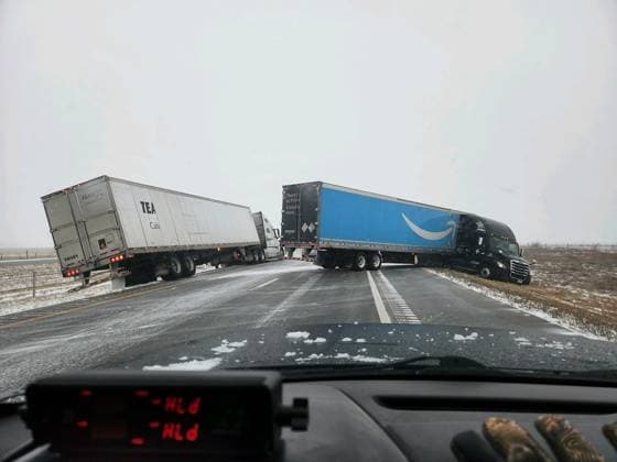 News Themen der Woche KW52 December 26, 2023, Lincoln, Nebraska, USA: Troopers with the respond to weather-related truck and vehicle incidents on Nebraska roadways on Christmas day Monday. Multiple trucks jackknifed and some vehicles slid off the road on the I-80 as blizzard conditions caused icy roads and low visibility. A dangerous winter blizzard brought snow and whiteout conditions to roadways and portions of the central US for the millions of travelers during the Holiday. Lincoln USA - ZUMA 20231226_new_z03_034 Copyright: xNebraskaxStatexPatrolx