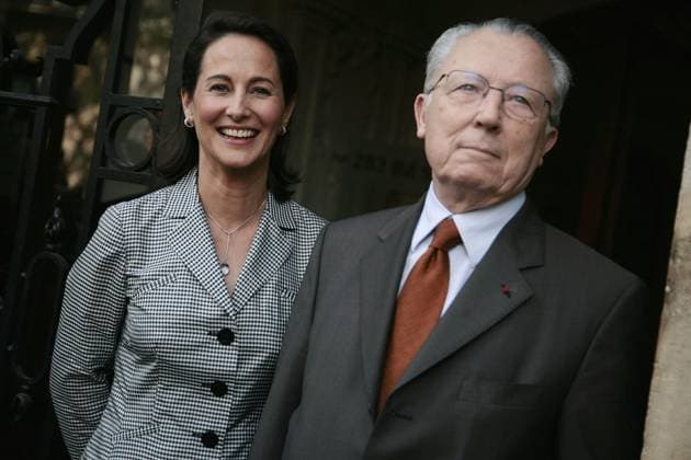 Segolene Royal receives Jacques Delors in Paris French socialist presidential candidate Segolene Royal receives former European Commission President and former Economy Minister Jacques Delors for a work session at her headquarters in Paris, France, on April 24, 2007. Photo by Axelle de Russe ABACAPRESS.COM Paris - France  Copyright: xDexRussexAxelle ABACAx