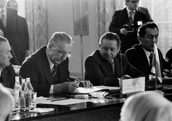 Moscow, USSR. First Secretary of the Central Committee of the Polish United Workers Party Edward Gierek signs the Declaration of the Warsaw Treaty Member States in the Combined Staff Building of the WTO Unified Armed Forces on Leningradsky Prospekt (Avenue). Eduard Pesov TASS  17345781