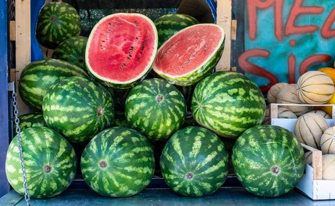 Watermelons on shelf. Cutted watermelon on street market Watermelons on shelf. Cutted watermelon on street market. Summer Fruits. ,model released, Symbolfoto Copyright: xZoonar.com DeyanxGeorgievx 14459657 ,model released, Symbolfoto ,property released