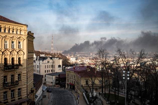 News Themen der Woche KW52 News Bilder des Tages - UKR - Kyiv, largest air attack since the start of the invasion in February 2022 - 29 12 2023 - Ukraine Kiev Oblast Kyiv - Last night Russia launched more than 150 drones, missiles and aerial bombs on Ukraine. While the air defence was able to intercept most of them, at least two fell on the city of Kyiv. One hit a factory in the Lyukanivska district and the other a building materials warehouse in the Podil district. View of the Lyukanivska district.  NicolasxCleuetx xLexPictorium LePictorium_0287516