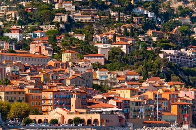  Villefranche sur mer, Nizza, Hafen, Kreuzfahrt, Kreuzfahrthafen, Hafenstadt, Mittelmeer, blauer Himmel, Reise, Urlaub, Übersicht, Cote d azur, Frankreich, Europa *** Villefranche sur mer, Nice, Harbor, Cruise, Cruise port, Port city, Mediterranean Sea, Blue Heaven, Trip, Vacation, Overview, Cote D azure, France, Europe Copyright: imageBROKER/FranzelxDrepper ibxfdr09980850.jpg
