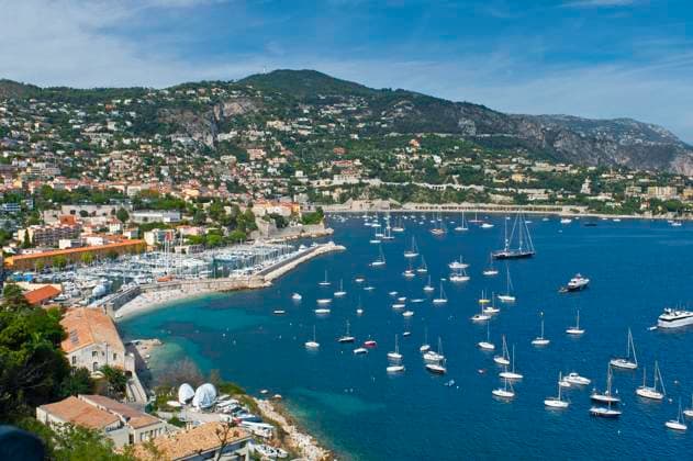  Villefranche sur mer, Nizza, Hafen, Kreuzfahrt, Kreuzfahrthafen, Hafenstadt, Mittelmeer, blauer Himmel, Reise, Urlaub, Übersicht, Cote d azur, Frankreich, Europa *** Villefranche sur mer, Nice, Harbor, Cruise, Cruise port, Port city, Mediterranean Sea, Blue Heaven, Trip, Vacation, Overview, Cote D azure, France, Europe Copyright: imageBROKER/FranzelxDrepper ibxfdr09980820.jpg