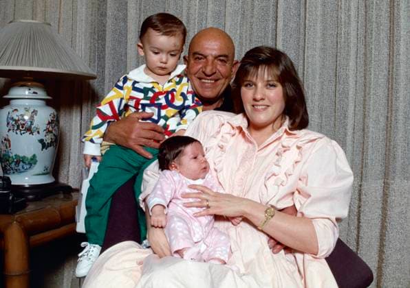 Telly Savalas, Julie Hovland, Ariana Savalas and Christian Savalas Los Angeles.CA.USA. LIBRARY: Telly Savalas with wife Julie Hovland, son Christian and daughter Ariana Savalas, January 1987. LMK30-SLIB291223-001. PIP-Landmark Media WWW.LMKMEDIA.COM. 