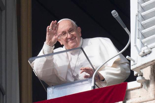 News Themen der Woche KW52 News Bilder des Tages Italy, Rome, Vatican, 2023 12 31. Pope Francis delivers his blessing to the faithful during the Angelus prayer at St Peter s square in the Vatican. Photograph by VATICAN MEDIA Catholic Press Photo  Copyright: xVATICANxMEDIAx xipa-agency.netx xVaticanxMediax IPA_Agency_IPA42458488
