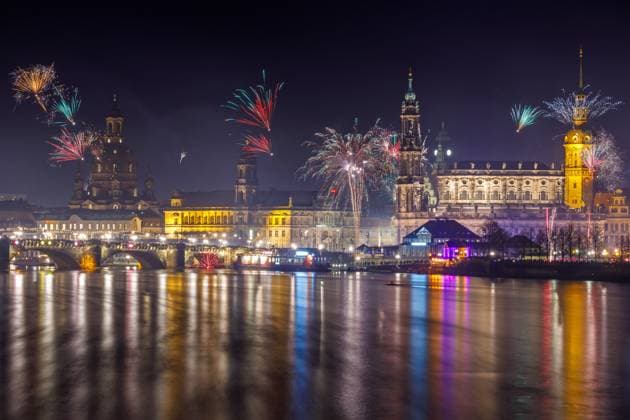 News Themen der Woche KW52 News Bilder des Tages Silvester 2024 - Jahreswechsel in Dresden, DEU Deutschland Sachsen Dresden, 01.01.2024, Jahreswechsel 2023-2024 in Dresden, Silvesterfeuerwerk ueber der historischen Altstadt der saechsischen Landeshauptstadt. *** New Years Eve 2024 New Years Eve in Dresden, DEU Germany Saxony Dresden, 01 01 2024, New Years Eve 2023 2024 in Dresden, New Years Eve fireworks over the historic old town of the Saxon state capital AF_Dresden_88846.jpeg