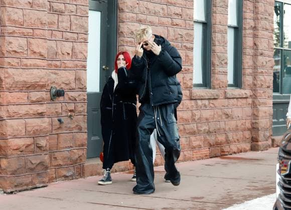 Bilder des Jahres 2023, Entertainment 12 Dezember Entertainment Themen der Woche KW52 Entertainment Bilder des Tages Megan Fox And Machine Gun Kelly out in Aspen. Featuring: Megan Fox And Machine Gun Kelly Where: Aspen, Colorado, United States When: 31 Dec 2023 Credit: BauerGriffin INSTARimages EDITORIAL USE ONLY. NOT FOR USE BY NEWSPAPERS BASED IN THE UK. Copyright: xBG041x 53331133