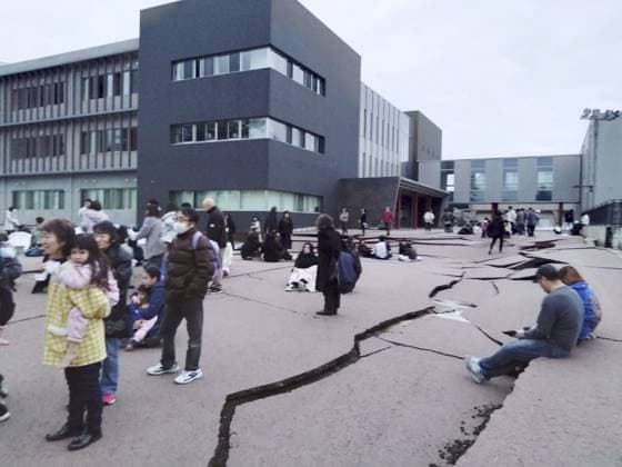 News Themen der Woche KW01 M7.6 quake rocks Sea of Japan areas Photo taken on Jan. 1, 2024, shows a crack in Wajima in the central Japan prefecture of Ishikawa after an earthquake with a preliminary magnitude of 7.6 rocked a wide area on the Sea of Japan coast.  A14AA0002285044P