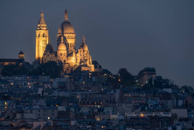 Evening view of Montmartre and Sacre Coeur Paris, Île-de-France, France R_ULGR23122929-1313687-01