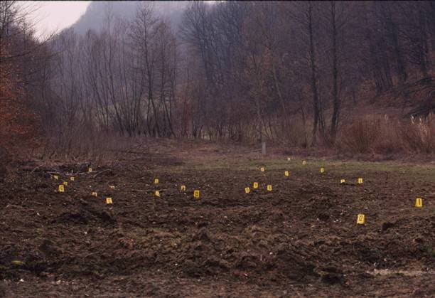**New graves up in hill near Srebrenica**(NEWSWEEK AND US NEWS ARE OUT Bodies in hills near Srebrenica, l996 Photo by Christopher Morris Black Star (NEWSWEEK AND US NEWS ARE OUT) EDITORIAL USE ONLY Copyright: x2001xC.ChristopherxMorris BlackxStarx 1996xChristopherxMorrisx skull 3