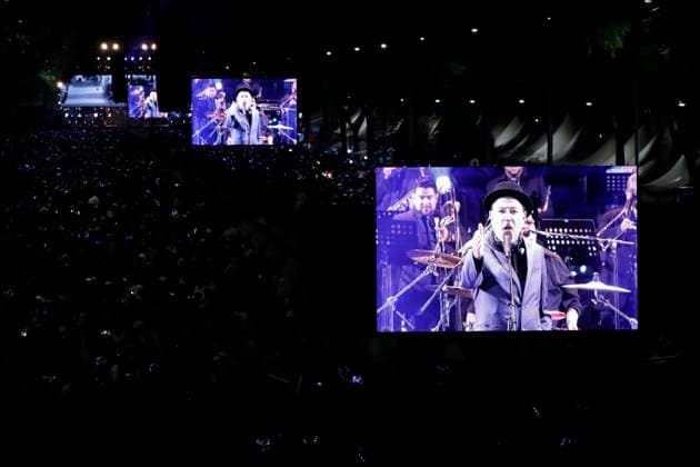 January 1, 2024, Mexico City, Mexico: Thousands of people say goodbye to the year 2023 and welcome the new year 2024 to the rhythm of the songs of Panamanian singer-songwriter Ruben Blades at the Glorieta del Ahuehuete in Mexico City. on January 1, 2024 in Mexico City, Mexico Mexico City Mexico - ZUMAe321 20231231_zia_e321_033 Copyright: xLuisxBarronx