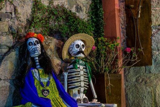 A closeup of Mexican day of dead decorations, Mineral del Chico, Hidalgo 1195854 ,model released, Symbolfoto RECORD DATE NOT STATED