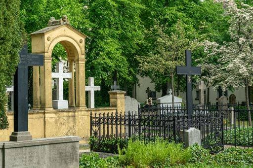 RECORD DATE NOT STATED BERLIN, GERMANY May 10, 2020. The invalid cemetery in Berlin Mitte is today a park. 807284