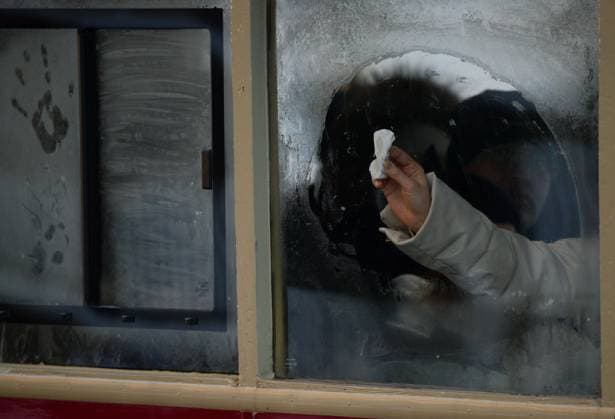 Russia Weather 8592966 03.01.2024 A woman riding a bus wipes a window on a frosty winter day, in St. Petersburg, Russia. According to Russia s weather forecasting agency, Gidromettsentr, the air temperature dropped to minus 26 degrees Celsius (minus 14.8 degrees Fahrenheit). Alexander Galperin Sputnik St. Petersburg Russia  Copyright: xAlexanderxGalperinx
