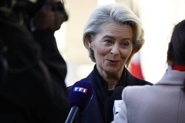 News Bilder des Tages Tribute To Jacques Delors - Paris President of the European Commission Ursula von der Leyen during a national homage for late Former French Finance minister and Former European Commission President Jacques Delors at the Hotel des Invalides in Paris, France on January 5, 2024. Jacques Delors has died aged 98. Photo by Raphael Lafargue ABACAPRESS.COM Paris France  Copyright: xLafarguexRaphael ABACAx