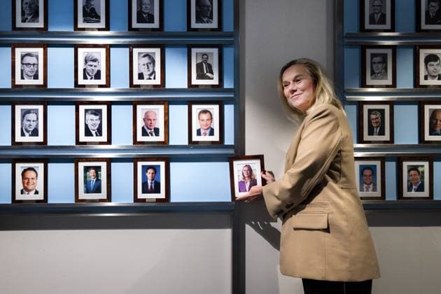 News Bilder des Tages THE HAGUE - Outgoing Minister of Finance Sigrid Kaag will hang her portrait in the ministry s hall of fame. As UN special envoy, Sigrid Kaag will coordinate humanitarian aid and reconstruction in Gaza. She was the first female minister of the Ministry of Finance. ANP RAMON VAN FLYMEN netherlands out - belgium out  Copyright: xx x487732141x originalFilename: 487732141.jpg