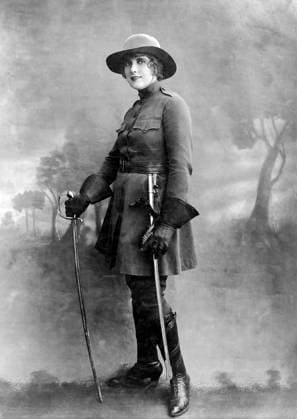 Pearl White, on-set of the Silent Film Serial, Pearl of the Army , 1916  Copyright: xABxArchivex jtv003801