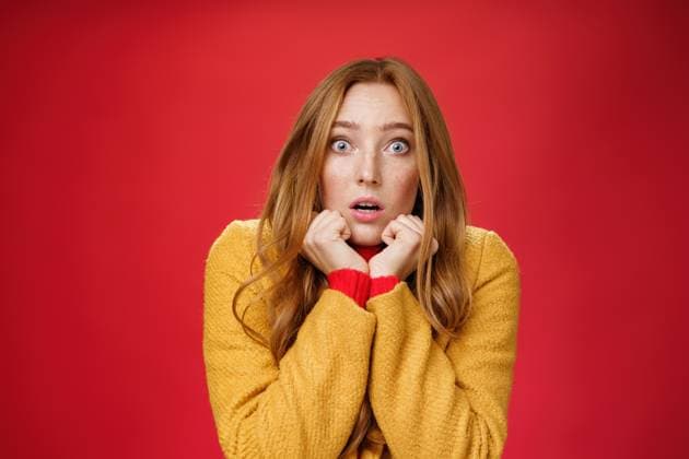 Close-up shot of shocked and scared insecure redhead woman in yellow coat pressing hands to jawline, open mouth and popping eyes at camera from amazement and fear over red background Close-up shot of shocked and scared insecure redhead woman in yellow coat pressing hands to jawline, open mouth and popping eyes at camera from amazement and fear over red background. ,model released, Symbolfoto Copyright: xZoonar.com PhongthornxHiranlikhitx 17736980 ,model released, Symbolfoto ,property released