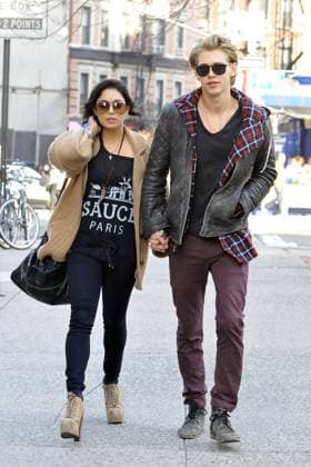 Vanessa Hudgens, sporting a new, shorter hair style, and boyfriend Austin Butler stroll hand in hand while on their way to the Boqueria Restaurant in NYC 74927, NEW YORK, NEW YORK - Sunday March 18, 2012. Vanessa Hudgens, sporting a new, shorter hair style, and boyfriend Austin Butler take an arm in arm stroll to the Boqueria Restaurant in Soho, New York City. The happy couple stopped off at a few clothing shops on the way but did not end up purchasing anything. , Credit:Enrique RC, PacificCoastNews.com Avalon USA, New York  Copyright: xEnriquexRC,xPacificCoastNews.comx xAvalonx 0527539895