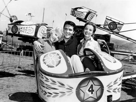 Barbara Stanwyck, Elvis Presley & Joan Freeman, on-set of the Film, Roustabout , 1964  Copyright: xABxArchivex jtv003815