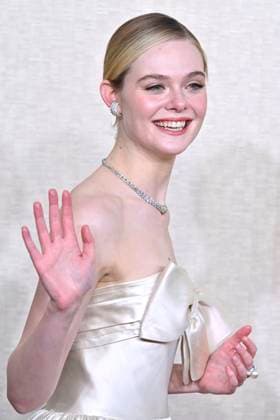 Elle Fanning bei der Verleihung der 81. Golden Globe Awards im Beverly Hilton Hotel. Beverly Hills, 07.01.2024