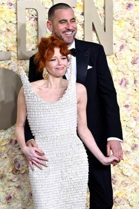 Natasha Lyonne und Bryn Mooser bei der Verleihung der 81. Golden Globe Awards im Beverly Hilton Hotel. Beverly Hills, 07.01.2024