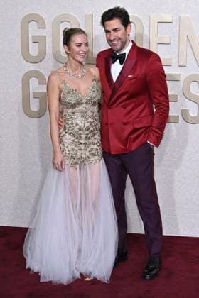 Emily Blunt mit Ehemann John Krasinski bei der Verleihung der 81. Golden Globe Awards im Beverly Hilton Hotel. Beverly Hills, 07.01.2024