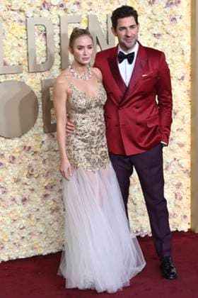 Emily Blunt mit Ehemann John Krasinski bei der Verleihung der 81. Golden Globe Awards im Beverly Hilton Hotel. Beverly Hills, 07.01.2024