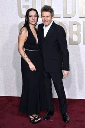 Giada Colagrande mit Ehemann Willem Dafoe bei der Verleihung der 81. Golden Globe Awards im Beverly Hilton Hotel. Beverly Hills, 07.01.2024
