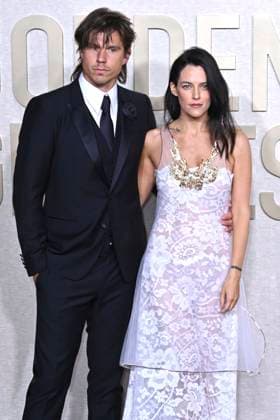 Riley Keough mit Ehemann Ben Smith-Petersen bei der Verleihung der 81. Golden Globe Awards im Beverly Hilton Hotel. Beverly Hills, 07.01.2024